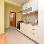 Apartment Mate *