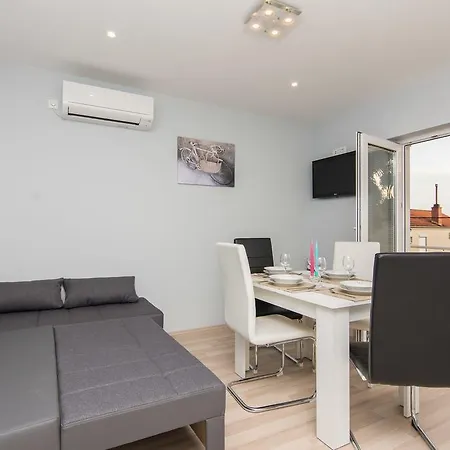 Mate Apartment *